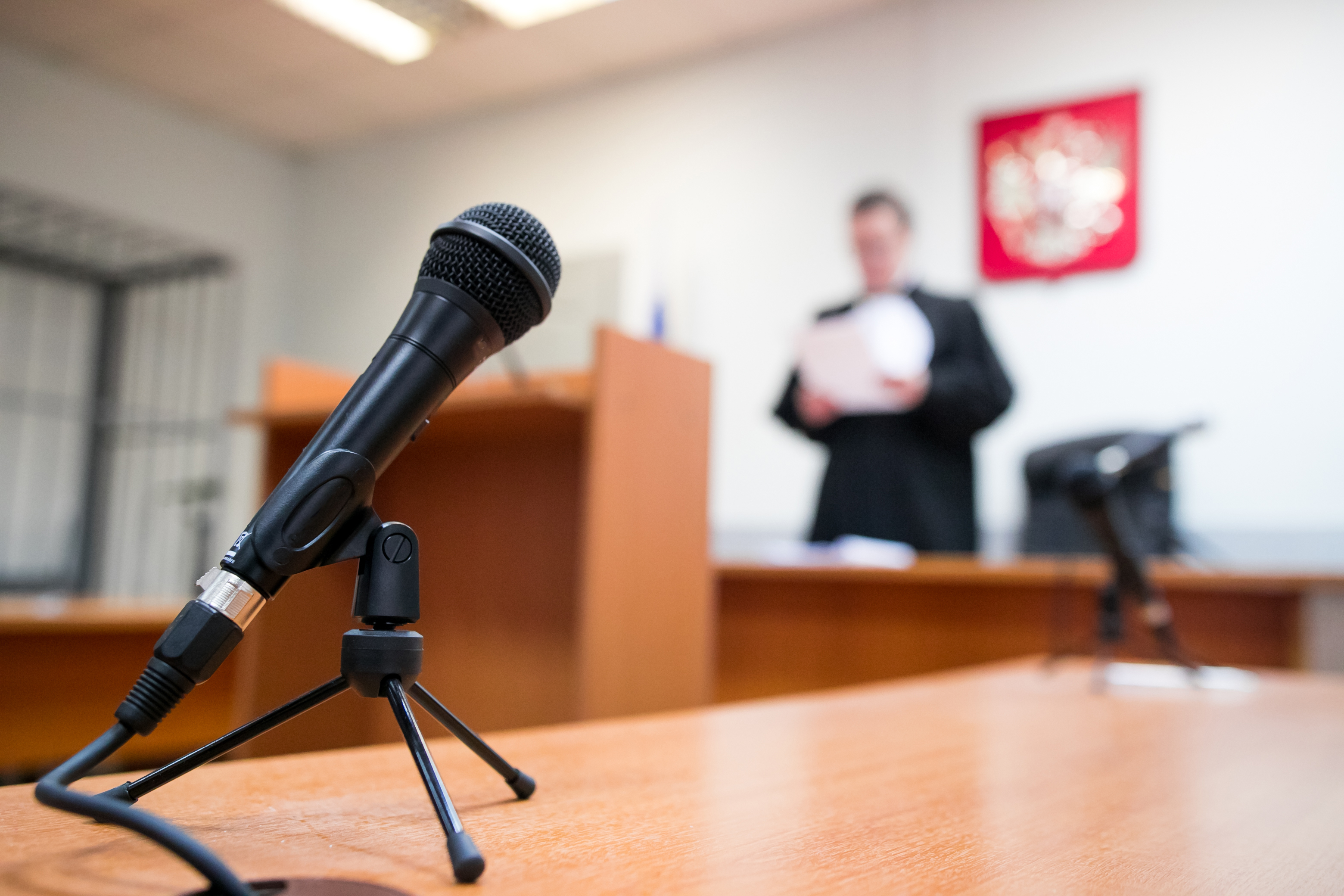microphone_in_court