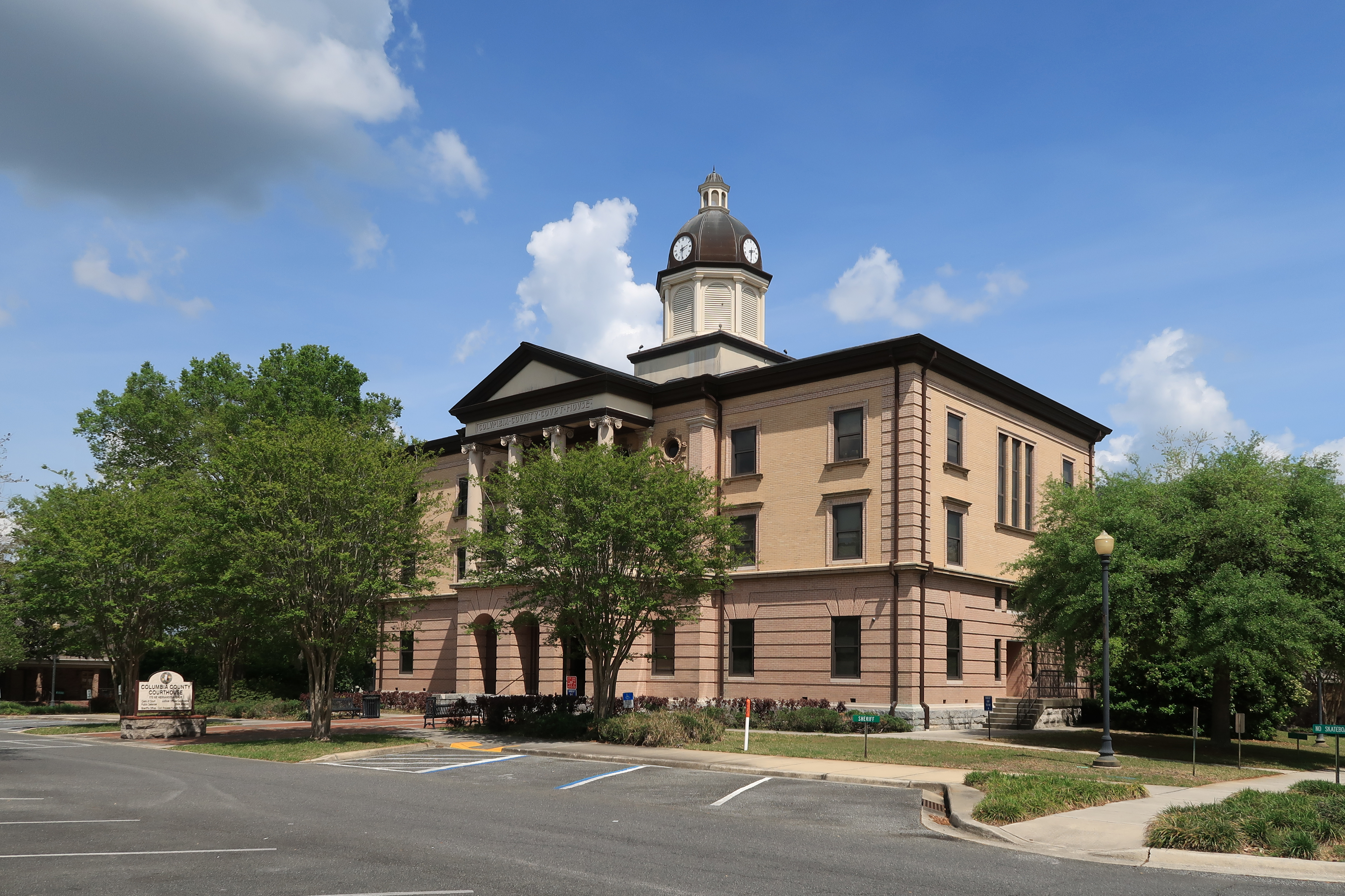 columbia-county-courthouse